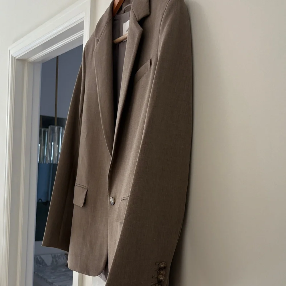Aritzia Wilfred Taupe Generation Blazer - Picture 5 of 8